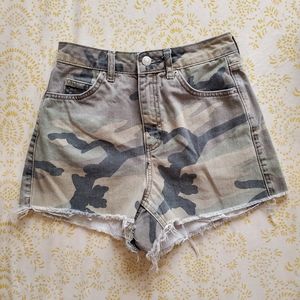 Top Shop Moto Mom Camo Shorts Sz 2 Worn Once!